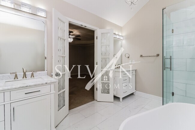 Building Photo - This is the home you've been waiting for!