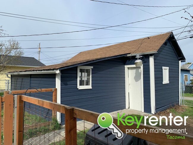 Building Photo - Centrally located 3Bd/1Bath Tacoma House!