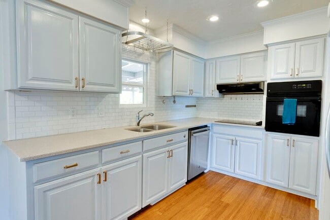 Building Photo - 3333 SE 167th Ave