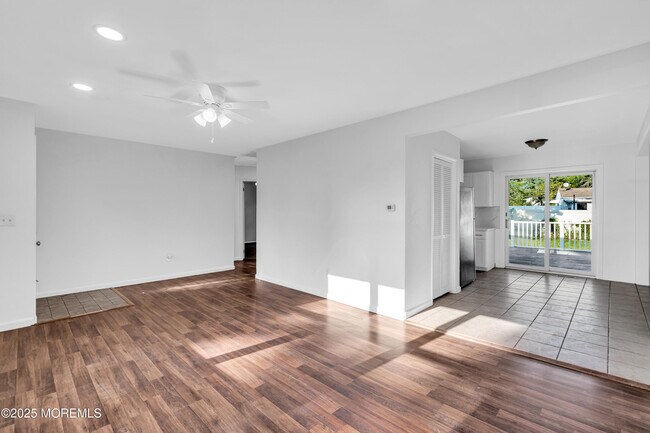 Building Photo - 879 Egret Dr
