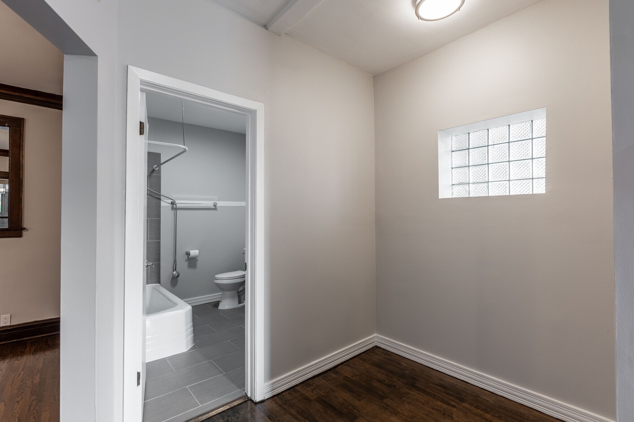 Building Photo - 3823 N Drake Ave