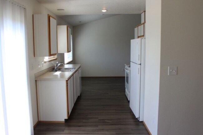 Building Photo - 4 bedroom 2 bath family home in quiet Scappoose neighborhood