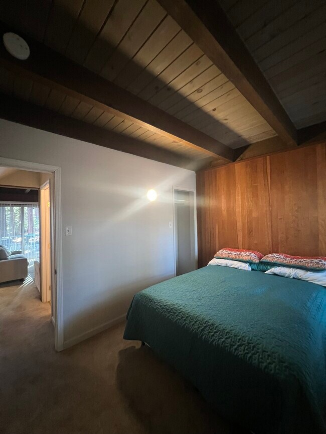 Building Photo - 860 Gardner St