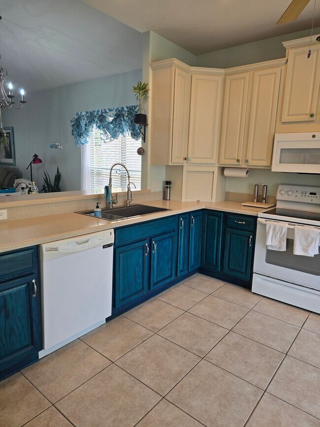 Building Photo - Gorgeous 3/2/2 in Terra Vista!!!