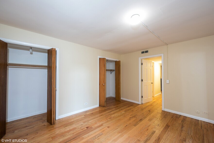 Building Photo - 848 W Lill Ave