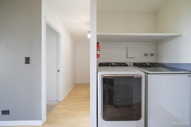 Building Photo - $2,250 / 1br - 1 BED 1 BATH CONDO IN KEMO'O BY THE LAKE