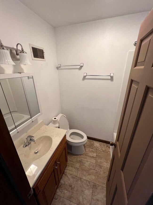 Building Photo - 4 BR 2 1/2 BA Single Family Home Birdsboro