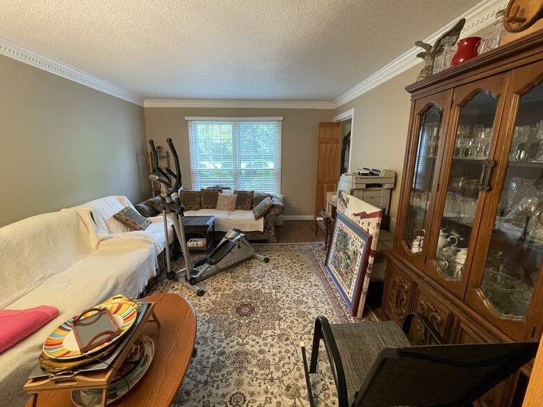 shared living room - 725 Purdue St