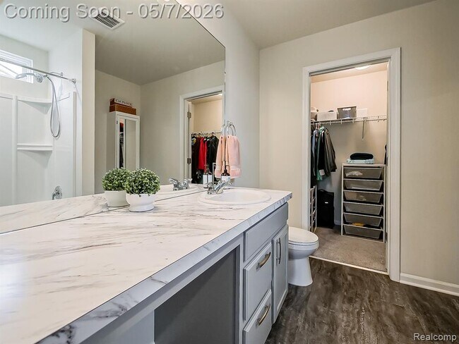 Building Photo - 8640 Quincy Dr