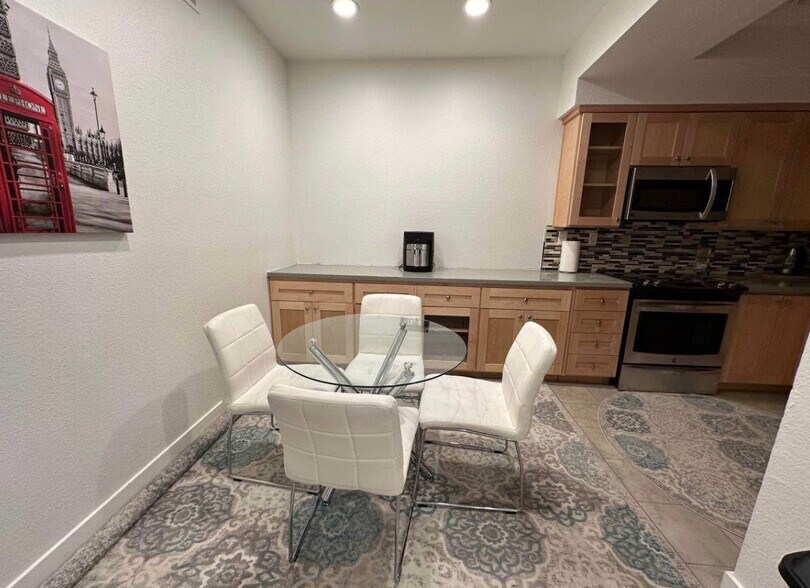 Building Photo - 237 Shadow Dance Dr