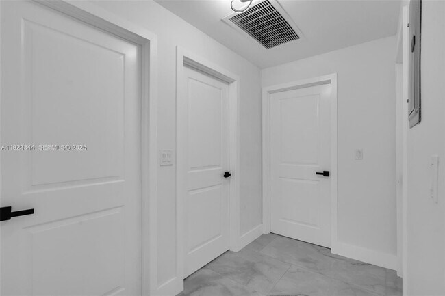 Building Photo - 1411 NW 40th St