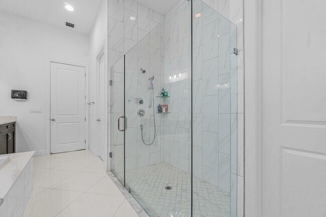 Building Photo - 13026 Artisan Cir