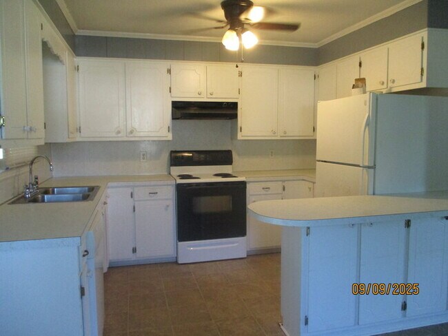 Building Photo - 1040 Hugo Dr