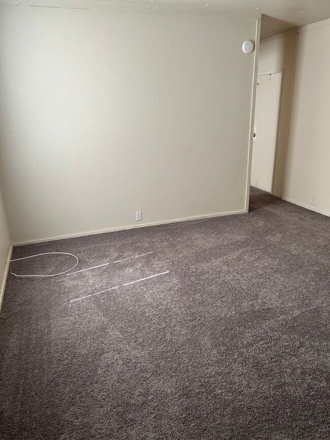 Building Photo - 2 bedroom 1 bath Charming  Mobile Home Mar...