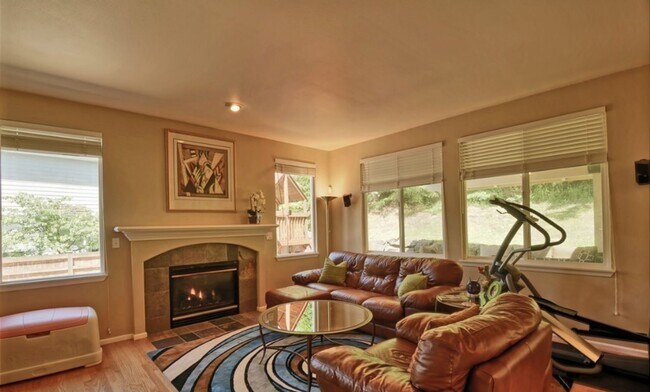 Building Photo - An Elegant impeccably maintained home with...