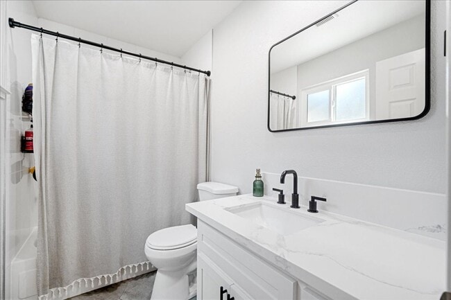 Building Photo - 103 Petrilli Cir