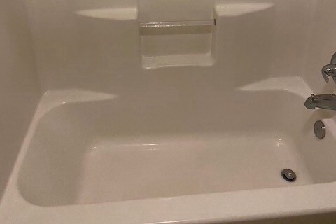 Tub - 641 Petro Point Dr