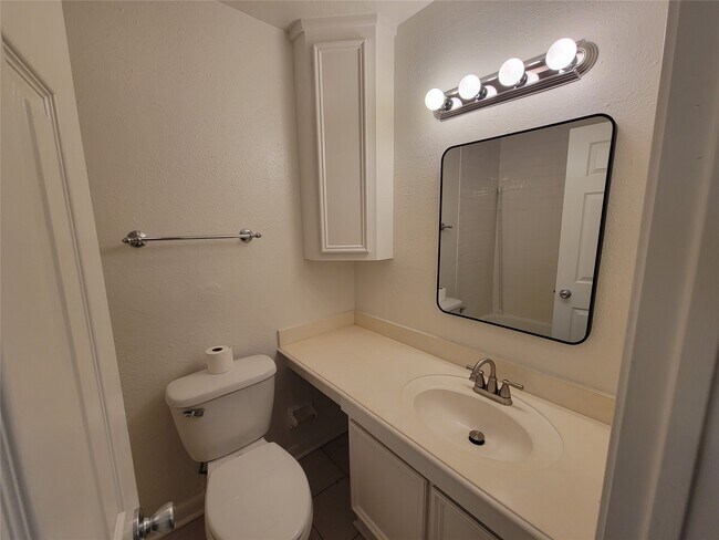 Building Photo - 1530 Heights Blvd