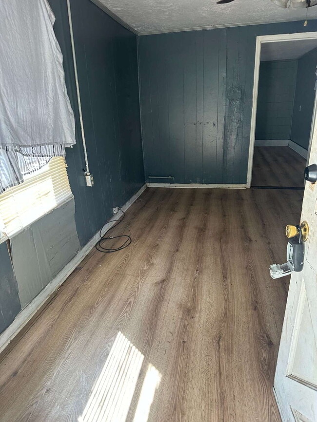 Building Photo - 2 bed 1 bath - Welcome to 409 Campbell Street