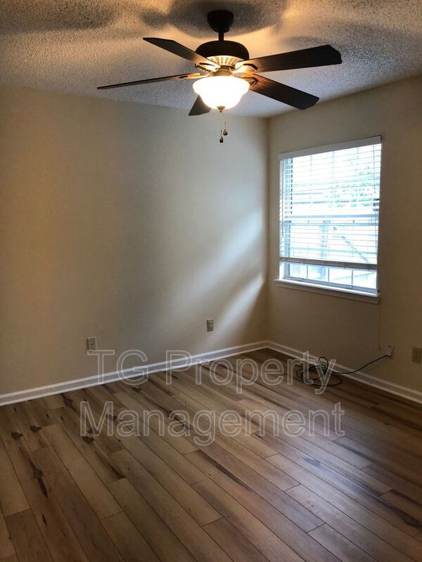 Building Photo - 12910 Forest Glen Ct S