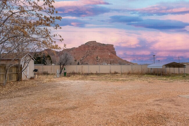 Building Photo - 170 E 100 N