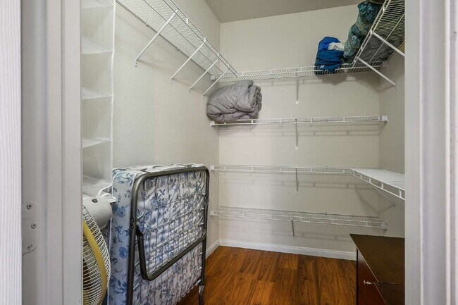 Building Photo - "Chic 1-Bedroom Oasis in Prime Las Vegas Location – 813 Sq. Ft. of Comfort!"