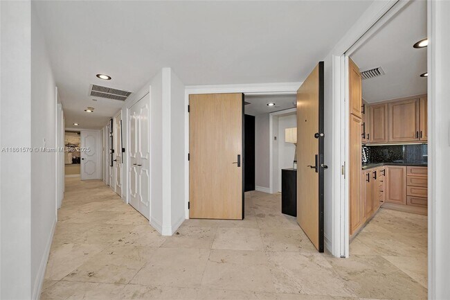 Building Photo - 9559 Collins Ave