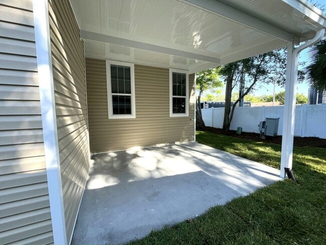 Building Photo - 119 N Lake Dr