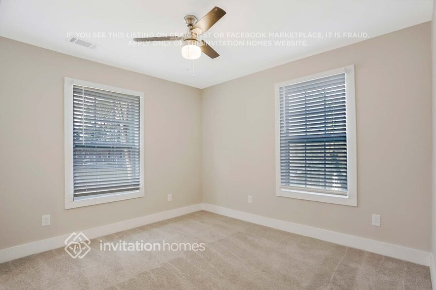 Building Photo - 212 Glenrose Cir SW