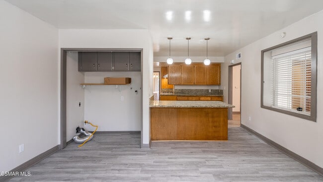 Building Photo - 5901 Hanna Ave