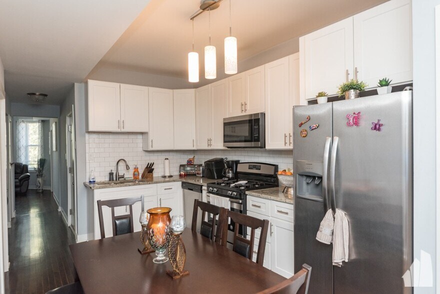 Building Photo - 1431 N Springfield Ave