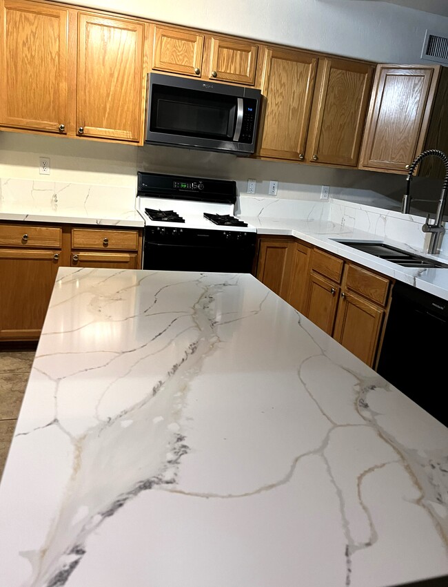 Building Photo - 519 W Douglas Ave