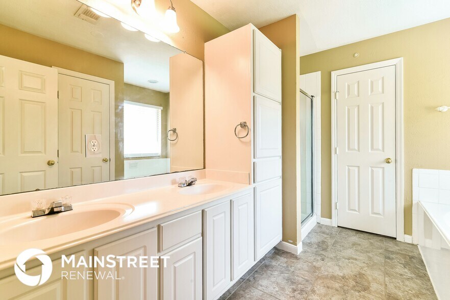 Building Photo - 18415 Green Cypress Ct