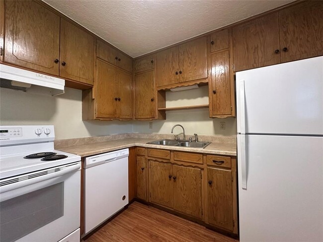 Building Photo - 2007 Delaware Ln