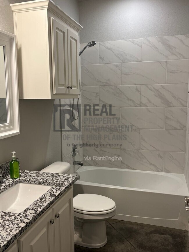 Building Photo - 7307 Vicky St