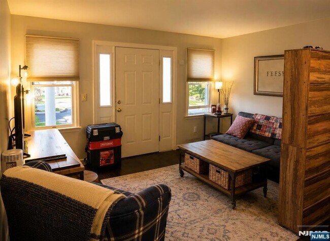 Building Photo - 6 Pineview Terrace