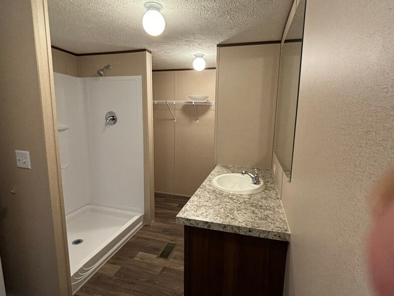 Building Photo - 713 Vandevender Dr