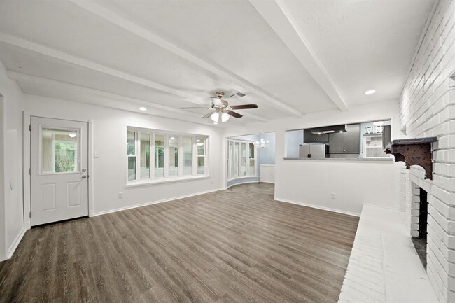 Building Photo - 16730 David Glen Dr