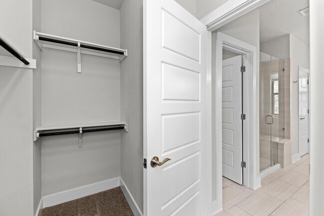 Building Photo - 13800 Lyndhurst St