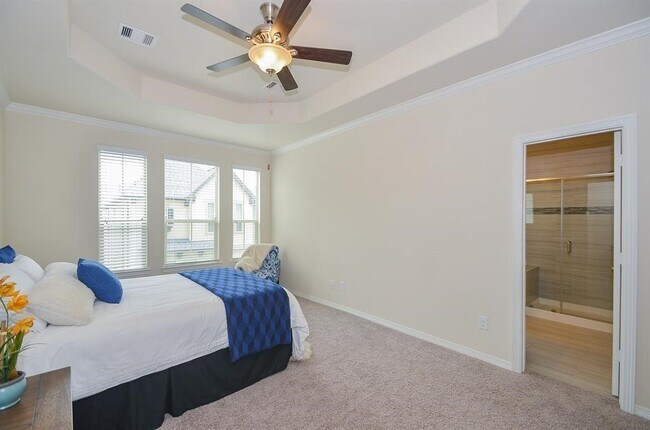 Building Photo - 10014 Spring Shadows Park Cir