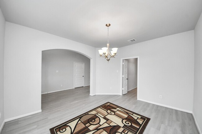 Building Photo - 3102 Trishelle Ct