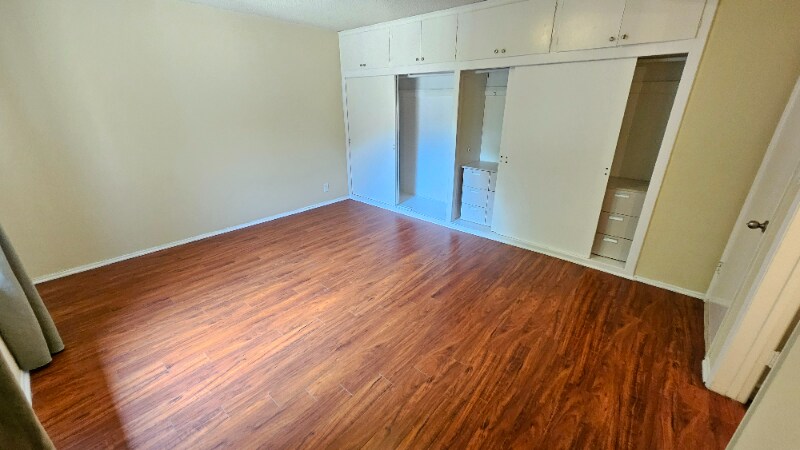 Building Photo - 638 N W Knoll Dr