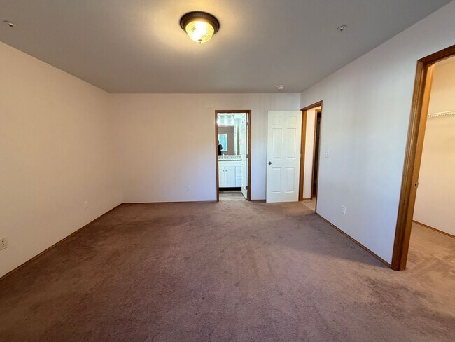 Building Photo - Beautifully updated 3-bedroom, 2-bathroom www.stillproperties.com