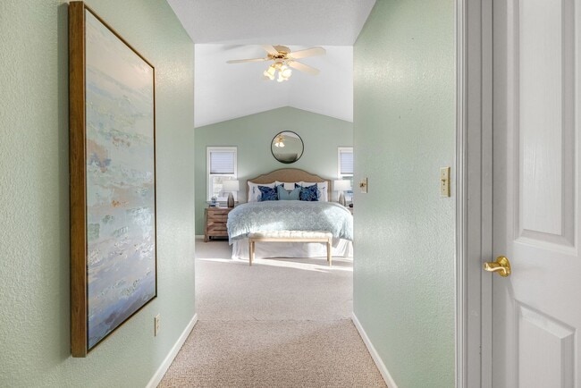 Building Photo - Beautiful 5 bedroom/3bath home with a pool