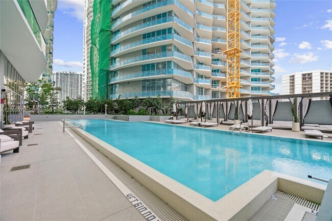 Building Photo - 77 SE 5th St