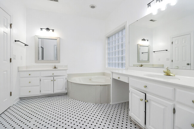 master bath - 12420 Lazy Oak Ln