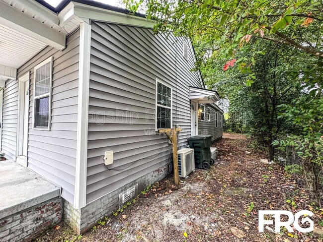Building Photo - 804 Bancroft Ave