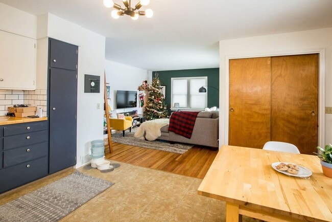 Building Photo - $3,000 - 4 bed / 2 bath Centrally Located Single Family Home in Missoula