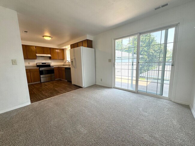Building Photo - 2bd/1b Apartment, Boise Bench-Close to Eve...