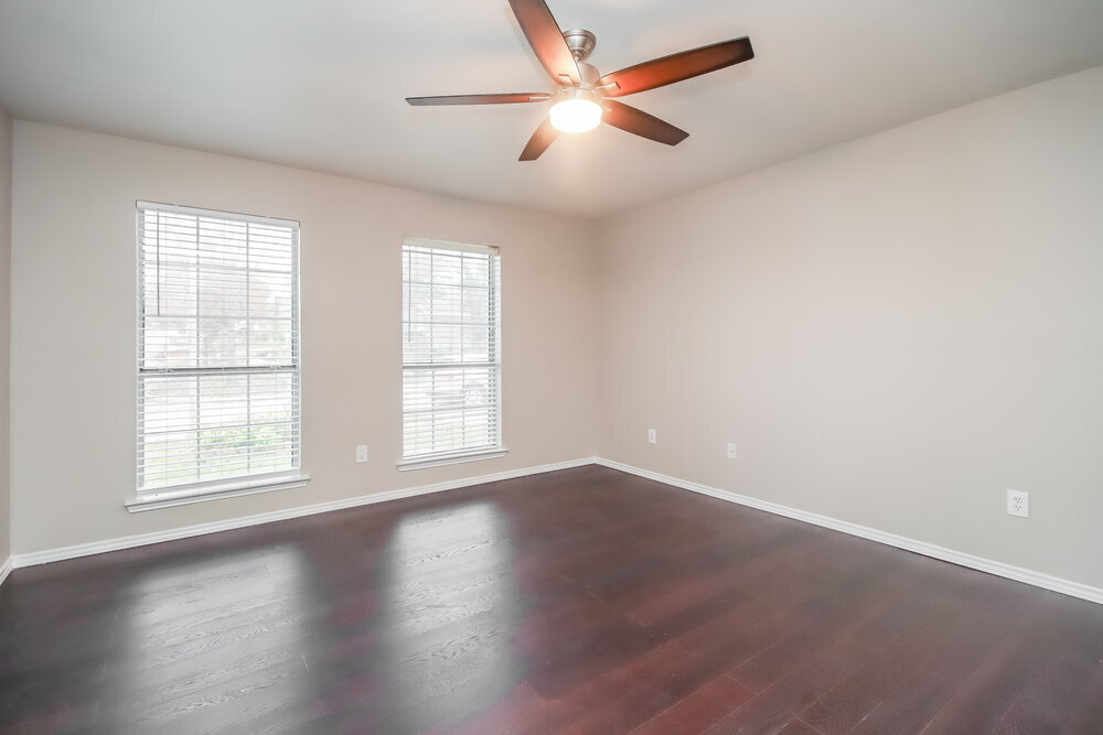 Building Photo - 10824 Deauville Cir N